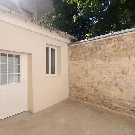 Appartamento Beautiful Studio In A Small House Near Eiffel Tower