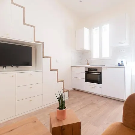 Apartment Beautiful Studio In A Small House Near Eiffel Tower