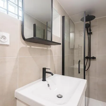 Beautiful Studio In A Small House Near Eiffel Tower Apartment